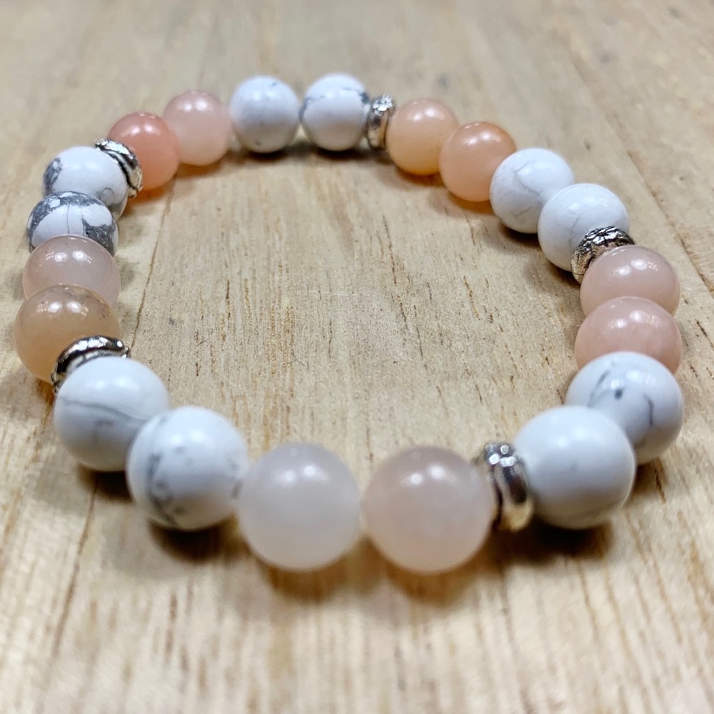 8mm Pink Aventurine & Howlite Chakra Bracelet - Picture 3 of 9
